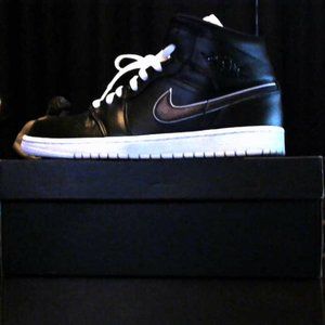 Air Jordan 1 Mid SE